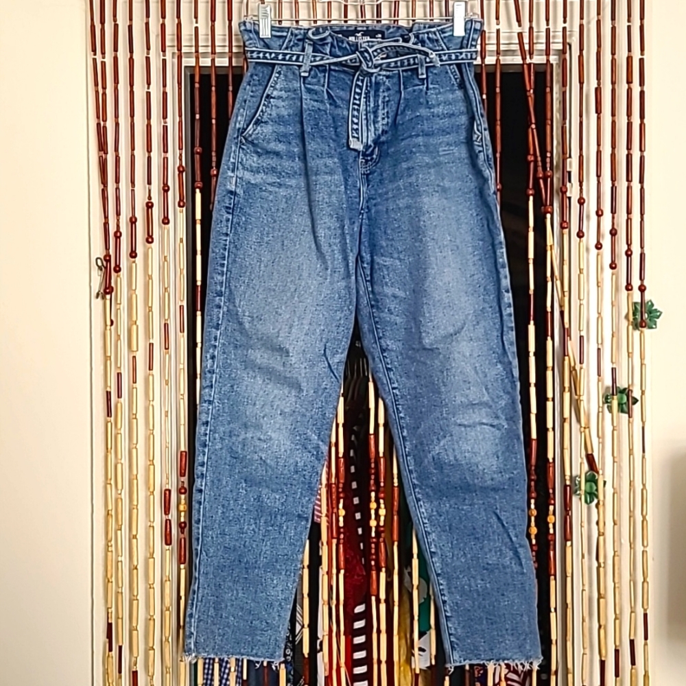 Hollister Ultra High Rise waist paper bag mom jean stretch blue denim 7 7R 28/27